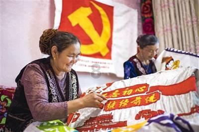 委员履职风采｜李灵芝：俯身大地 助农增收